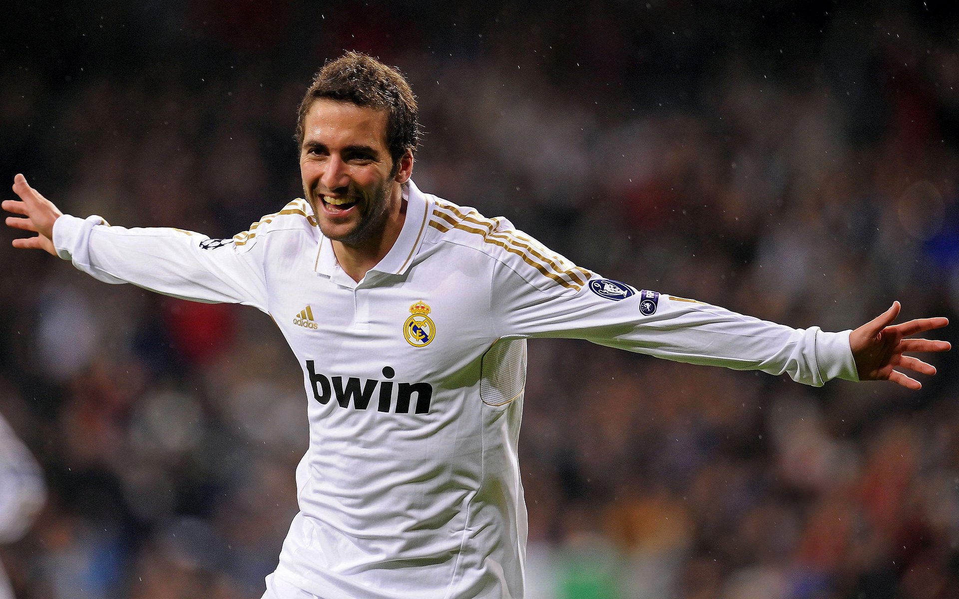 “华金·托比利亚的精准拦截与敏捷反应,带领阿根廷美洲狮队不断突破”